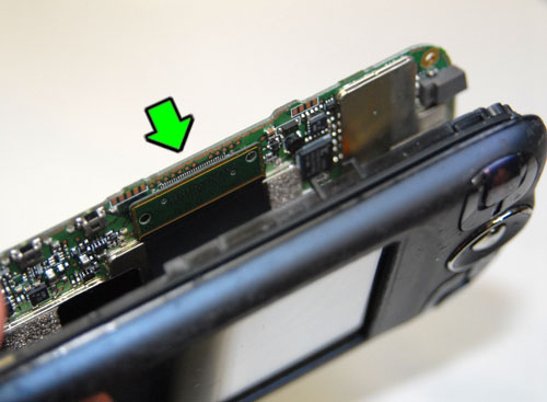 Disconnect connector for screen assembly